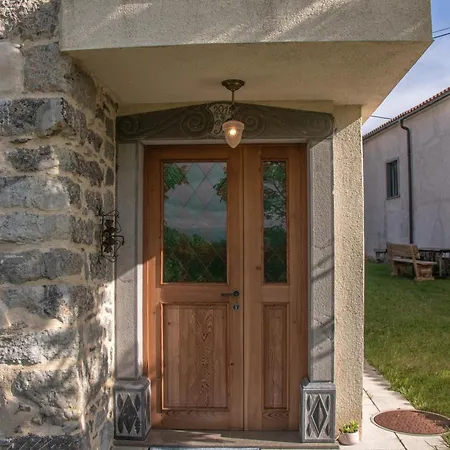 Krasna Hiska - Authentic Heritage Villa *