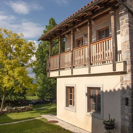 Krasna Hiska - Authentic Heritage Villa *