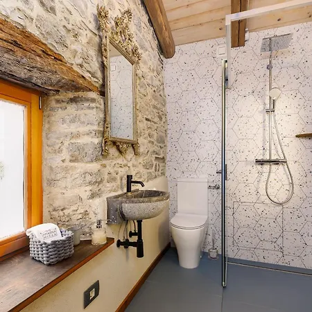 Krasna Hiska - Authentic Heritage Sezana