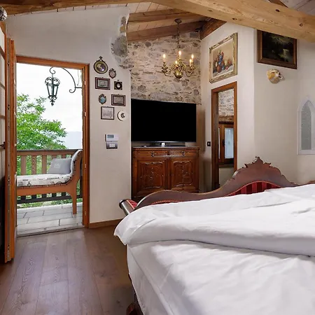 Krasna Hiska - Authentic Heritage Villa Sezana