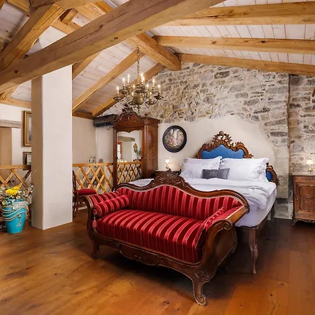 Krasna Hiska - Authentic Heritage Villa