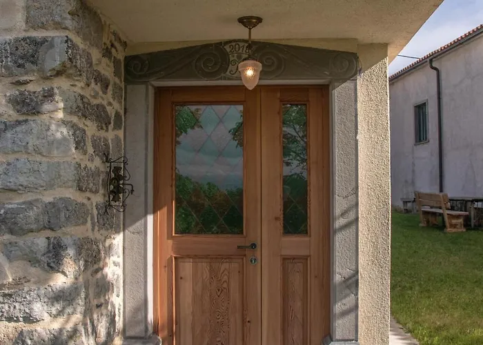 Krasna Hiska - Authentic Heritage Villa *