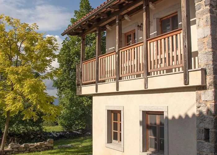 Krasna Hiska - Authentic Heritage Villa *